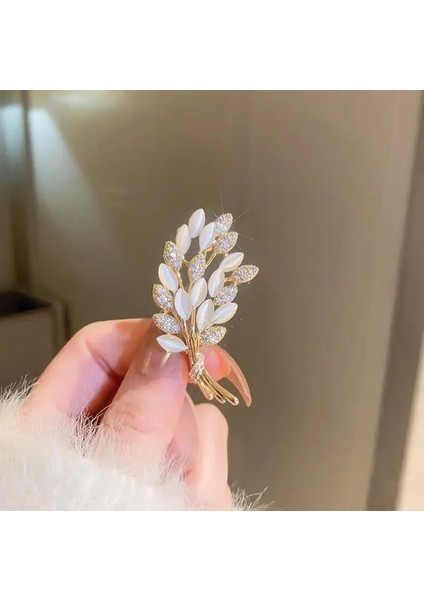 24 2023 Yeni Kırmızı Gül Çiçek Broş Kadınlar Için Zarif Bluz Broş Pin Elbise Lüks Moda Takı Aksesuarları Parti Hediyeler (Yurt Dışından)