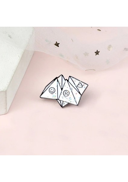 Origami Eğlenceli Oyunlar Emaye Pimleri Sevimli Balon Palyaço Rubiks Küp Origami Vinç Çocuk Arkadaşlar Broş Kostüm Yaka Pin Rozeti Moda Takı (Yurt Dışından)