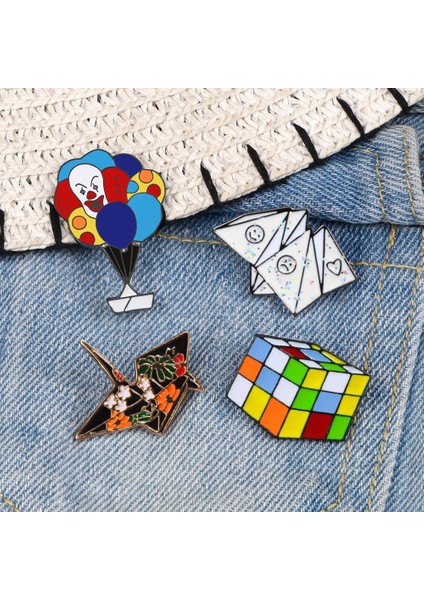 Origami Eğlenceli Oyunlar Emaye Pimleri Sevimli Balon Palyaço Rubiks Küp Origami Vinç Çocuk Arkadaşlar Broş Kostüm Yaka Pin Rozeti Moda Takı (Yurt Dışından) fiyatları