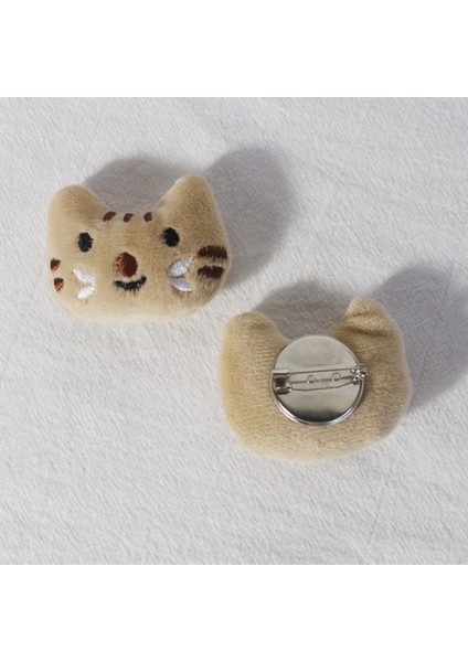 A1 Karikatür Peluş Kedi Broş Küçük Balık ve Arı Broş Sırt Çantası Kazak Korsaj Rozeti Pimleri Sırt Çantaları Kolye Dekorasyon Aksesuarları (Yurt Dışından)