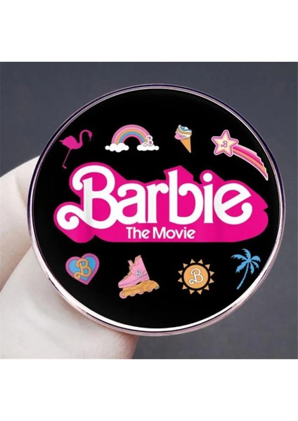 Barbie Broş Kawaii Pembe Barbie Broş Trend Barbie Metal Rozet Broş Ceket Kot Yaka Pin Cosplay Sevimli Sırt Çantası Takı Aksesuarları Hediyeler (Yurt Dışından) fırsatları