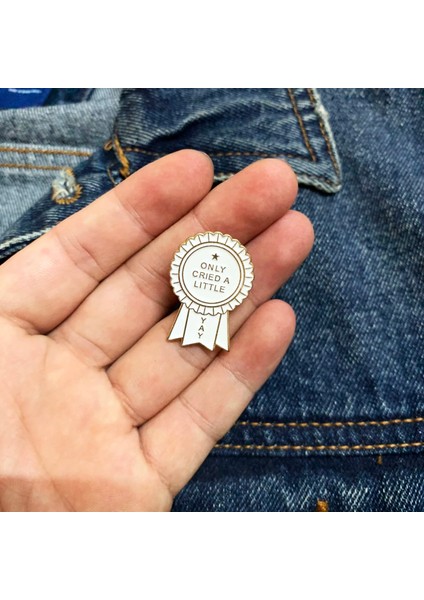 Stil 1 Beyaz Madalya Emaye Broş Sadece Küçük Bir Parodi Pin Honot Insignia Kadın Kız Süs Elbise Çanta Takı Hediye Yay Ağladı (Yurt Dışından)