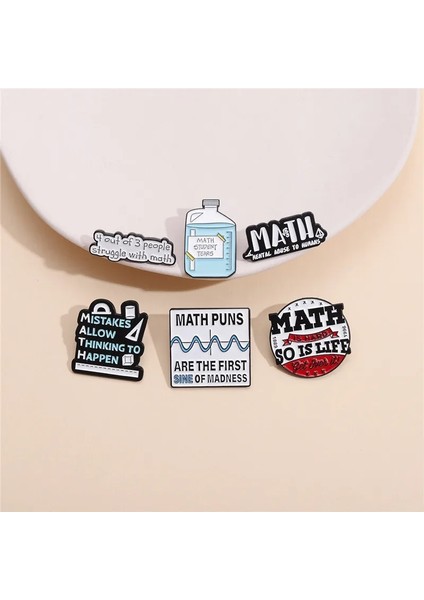 WY2110 Yaratıcı Matematik Emaye Broş Fonksiyonu Π Hayat Kızlar Aşk Matematik Formülü Metal Rozetler Punk Kostümleri Yaka Iğnesi Takı Aksesuarları (Yurt Dışından)