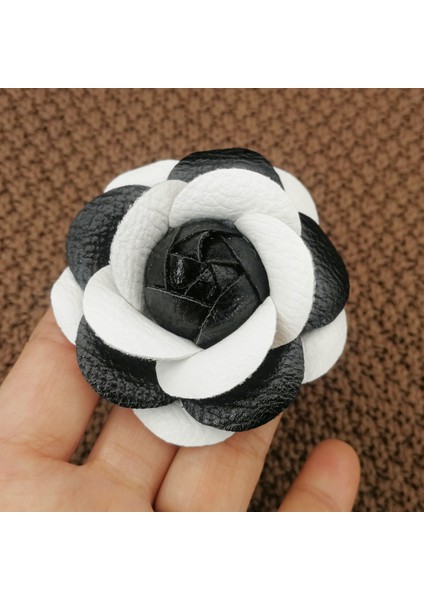 Mor-Pu Siyah Beyaz Hakiki Deri Kamelya Çiçek Yay Broş Kadın Büyük Boy Şerit Ilmek Broş Pins Elbise Gömlek Aksesuarları (Yurt Dışından) fırsatları