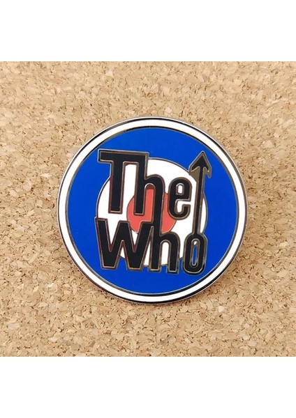 Stil 4 Rock Grubu Anime Yaka Iğnesi Kot Sırt Çantası Emaye Broş Pin Kadın Moda Takı Hediyeler Karikatür Rozetleri (Yurt Dışından) fırsatları