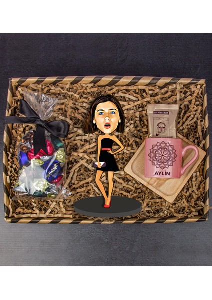 Kişiye Özel Karikatür Biblo & Türk Kahvesi Fincanı & Dolgulu Çikolatalar Hediye Kutusu 112007