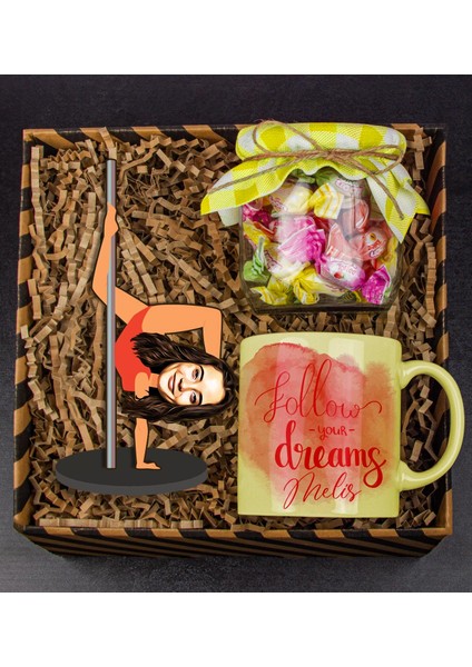 Kişiye Özel Karikatür Biblo & Kupa & Meyveli Şekerler Hediye Kutusu 112034