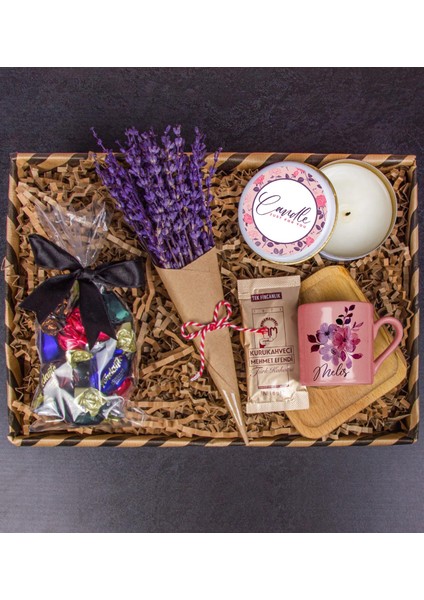 Kişiye Özel Türk Kahvesi Fincanı & Çikolatalar & Mum & Lavanta Buketi Hediye Kutusu 111717