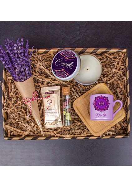Kişiye Özel Türk Kahvesi Fincanı & Drajeler & Mum & Lavanta Buketi Hediye Kutusu 111719