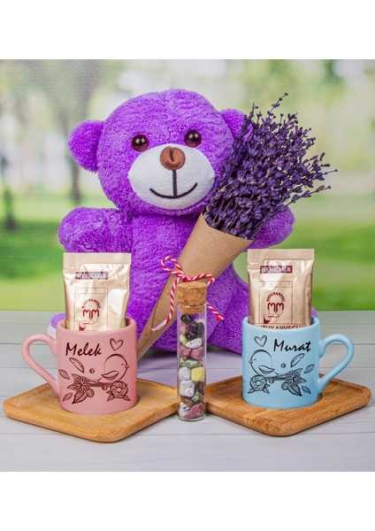 Kişiye Özel Türk Kahvesi Fincanları & Drajeler & Lavantalı Peluş Ayı Hediye Kutusu 111838