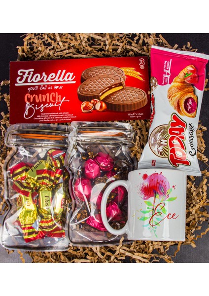 Kişiye Özel Kupa Bardak & Fındıklı Şekerleme & Çilekli Çikolata & Fındık Kremalı Biscuits & Çilekli Kruvasan & Hediye Kutusu 111160