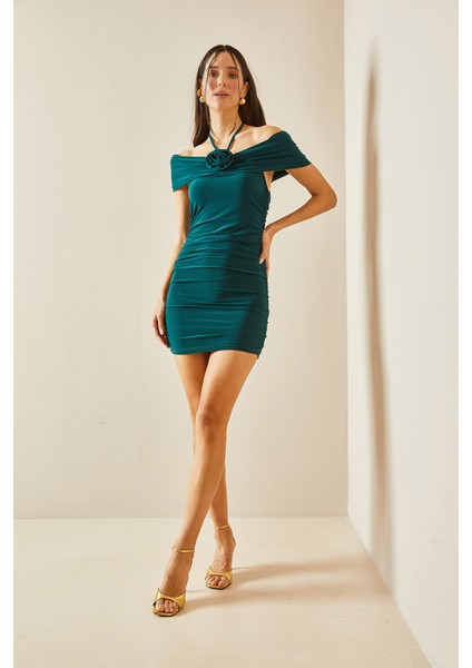 Zümrüt Yeşili Kayık Yaka Gül Detaylı & Drapeli Mini Elbise 5YXK6-48352-44