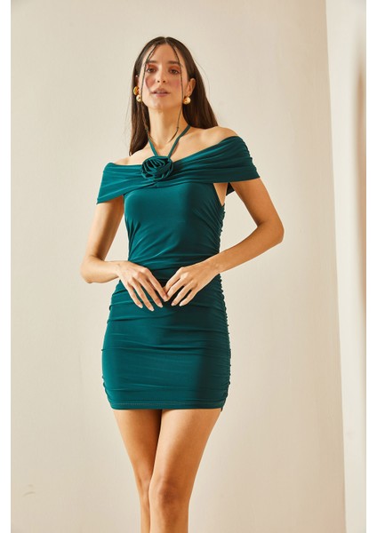 Zümrüt Yeşili Kayık Yaka Gül Detaylı & Drapeli Mini Elbise 5YXK6-48352-44