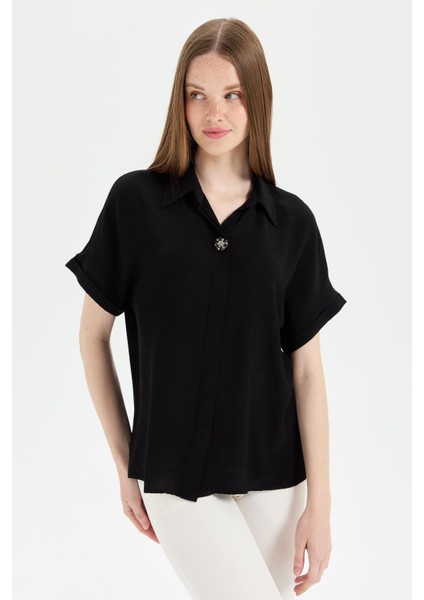 Kadın Önü Broşlu Maroken Gömlek Siyah