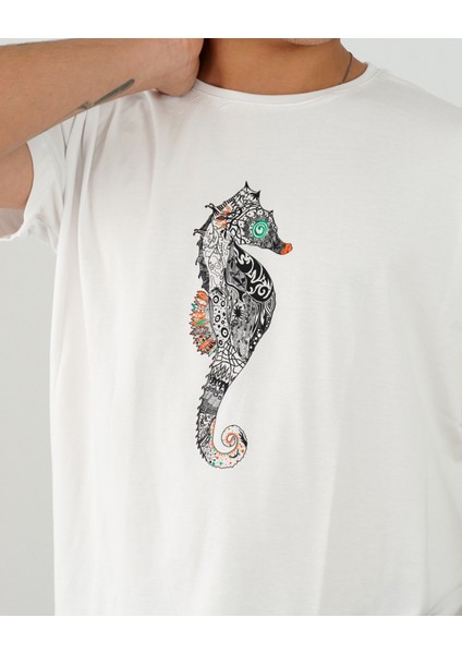 Deniz Atı Baskılı Oversize Erkek Beyaz Tişört modelleri