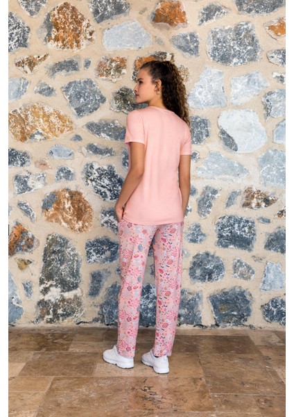 Kadın Pembe Çiçek Detaylı T-Shirt Pijama Takımı 24Y4014 fiyatları
