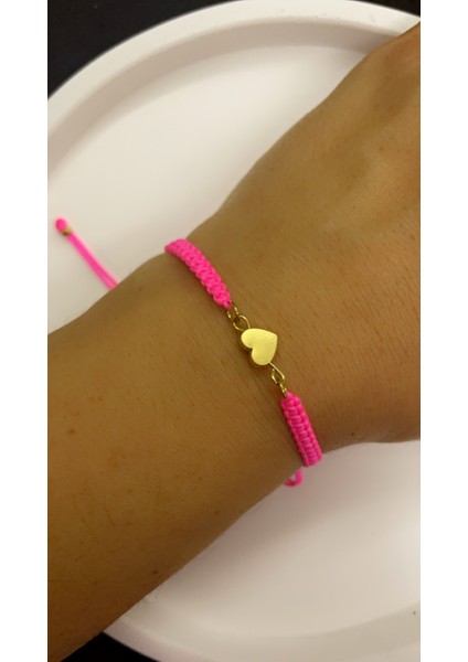 Neon Pembe Paraşüt Ipinden Mat Altın Kalpli Bileklik