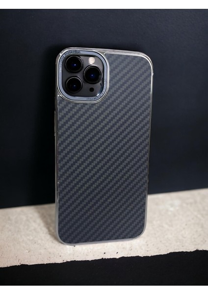 iPhone 13 Pro Brabus Klasik Carbon Kaplama Kaliteli ve Şık Görünüm Gri Renk Telefon Kılıfı