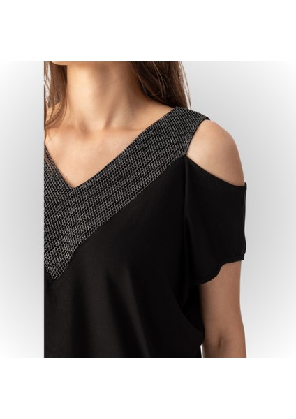 Kadın Siyah Arka Dekolteli Omuzları Açık Sim File Detaylı V Yaka Bluz fırsatları