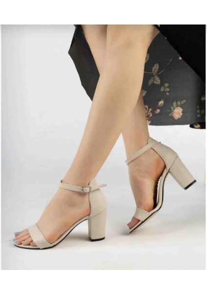 Krem Tek Bantlı Kadın Sandalet