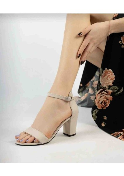 Krem Tek Bantlı Kadın Sandalet fiyatları