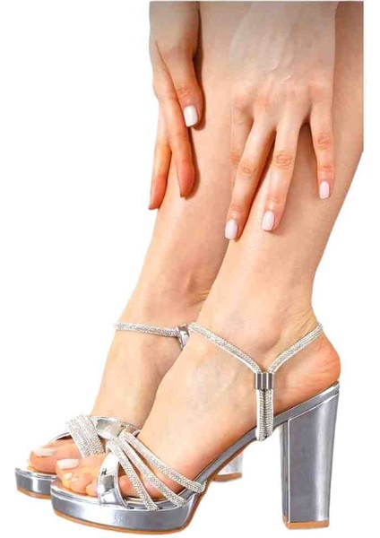 Butix Platform Topuklu Üç Sıra Taşlı Detaylı Abiye Kadın Sandalet