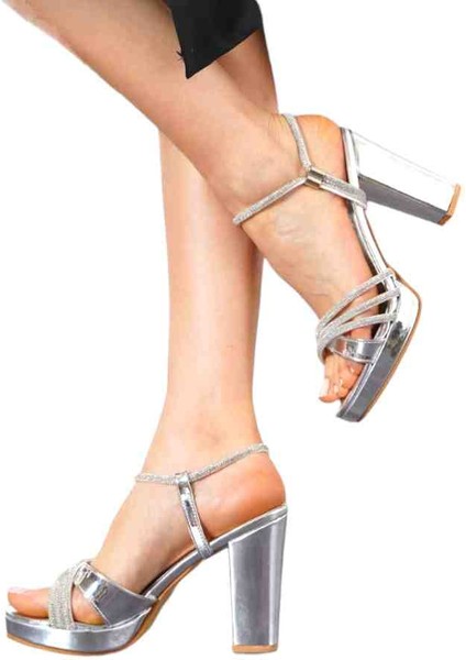 Butix Platform Topuklu Üç Sıra Taşlı Detaylı Abiye Kadın Sandalet modelleri