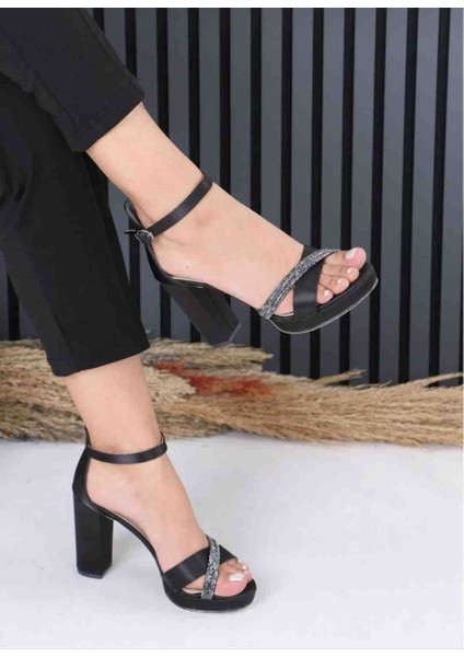 Iki Sıra Taş Detaylı Siyah Platform Abiye Sandalet modelleri