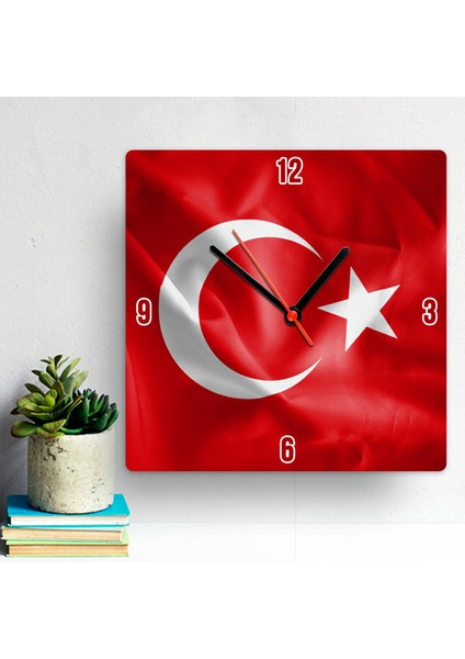 Bayrak Tasarımlı Duvar Saati