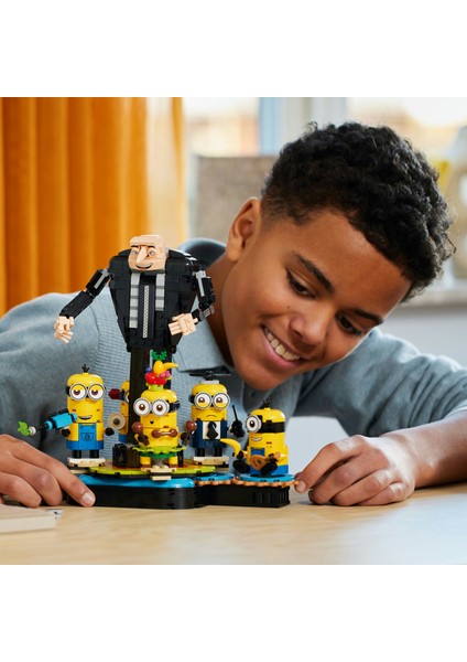 LEGO Despicable Me 4 Yapım Parçalarından Gru ve Minyonlar 75582 -9 Yaş ve Üzeri Çocuklar Için Yaratıcı Oyuncak Model Yapım Seti (839 Parça)