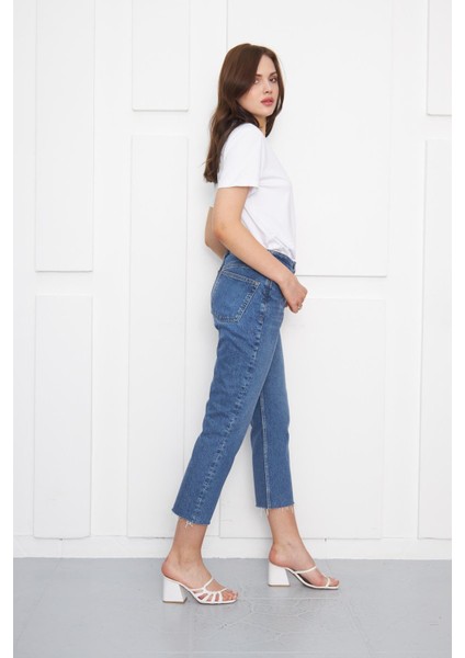 Mavi Mom Paça Kesik Düz Jeans