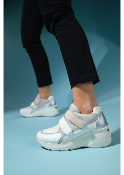 Berge Beyaz Bej Kadın Cırtlı Dolgu Taban Spor Sneakers