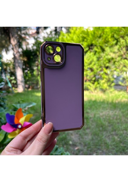 iPhone 14 Kamera Korumalı Altın Renkli Mor Silikon Kılıf
