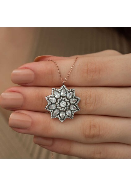 Gümüş Rose Çiçek Desenli Elmas Montür Kolye
