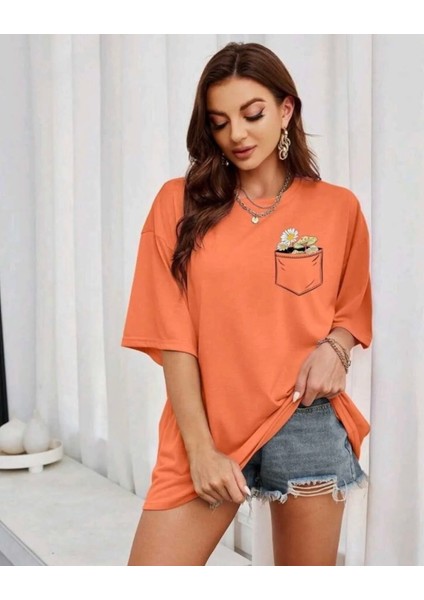 Büyük Beden Özel Tasarım Cep Içi Papatyalar Baskılı Pamuk Oversize Kadın T-Shırt
