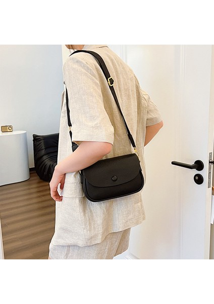 Üst Düzey Doku Moda Kadın Çantası 2024 Yeni Popüler Bu Yılki Çok Yönlü Küçük Kare Çanta Basit Batı Tarzı Crossbody Omuz Çantası (Yurt Dışından)