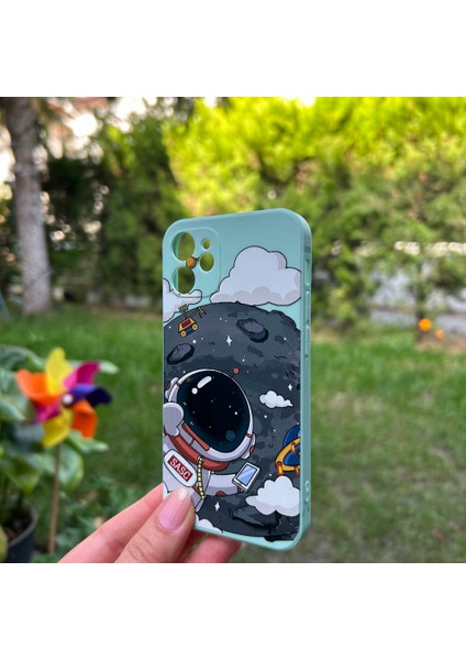 iPhone 12 Mini Aydaki Astronot Turkuaz Silikon Kılıf