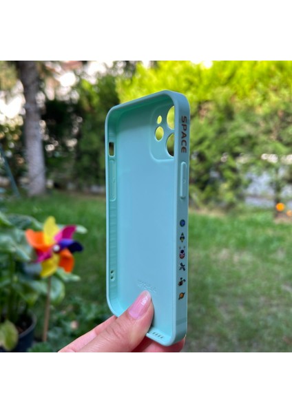 iPhone 12 Mini Aydaki Astronot Turkuaz Silikon Kılıf fiyatları