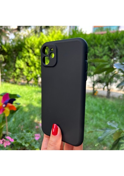 iPhone 11 Siyah Yumuşak Silikon Kılıf