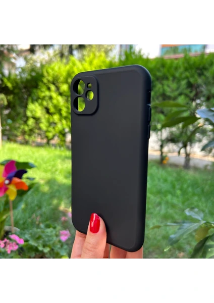 Bumudur Aksesuar iPhone 11 Siyah Yumuşak Silikon Kılıf