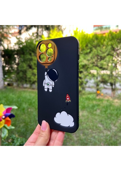 iPhone 12 Pro Max Aydaki Astronot Siyah Silikon Kılıf