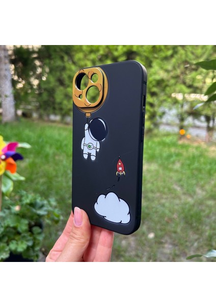 iPhone 14 Aydaki Astronot Siyah Silikon Kılıf