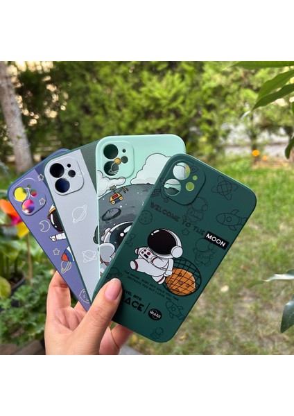 iPhone 11 Aydaki Astronot Yeşil Silikon Kılıf