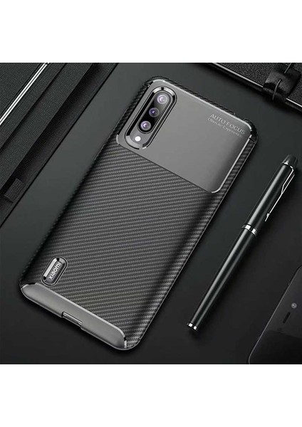 Xiaomi Mi 9 Lite Uyumlu Kılıf Karbon Armor Serisi, Ultra Dayanıklı ve Esnek Slim Fit Karbon Görünümlü Silikon