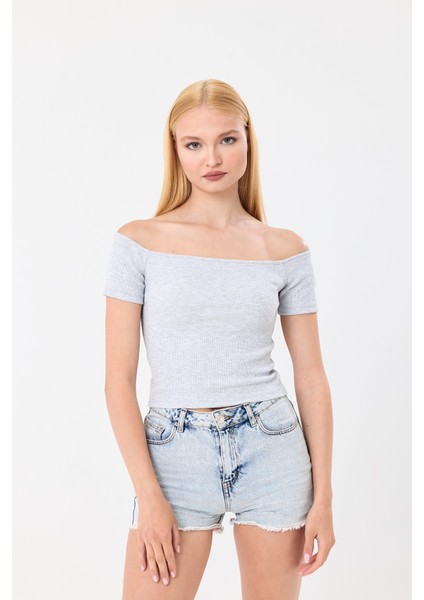 Omzu Açık Kısa Kollu Crop T-Shirt