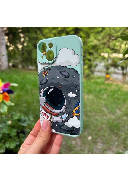 iPhone 14 Aydaki Astronot Turkuaz Silikon Kılıf