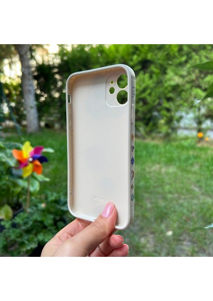 iPhone 11 Aydaki Astronot Krem Silikon Kılıf fiyatları