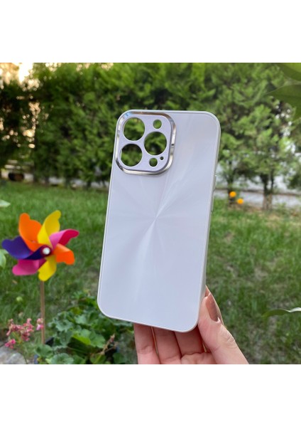 iPhone 13 Pro Beyaz Prizma Desenli Cam Görünümlü Kılıf