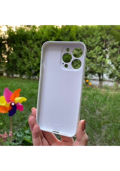 iPhone 13 Pro Beyaz Prizma Desenli Cam Görünümlü Kılıf