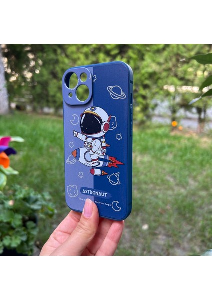 iPhone 14 Aydaki Astronot Lacivert Silikon Kılıf